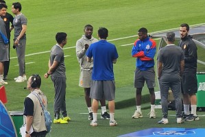 kaiyun-太差了！申花队半场0-2重庆铜梁龙，3轮丢9球，彻底崩盘