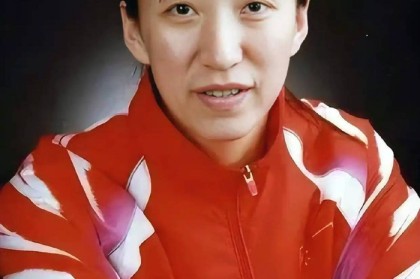 女排元老赖亚文：33岁结婚，婚后与丈夫分居，回家后儿子不认识她|中国女排|国家队|排球|训练|母亲_新浪体育_新浪新闻